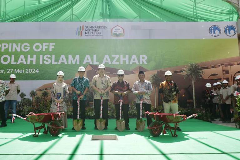 Topping Off Ceremony Held for Sekolah Islam Al Azhar Summarecon Mutiara Makassar