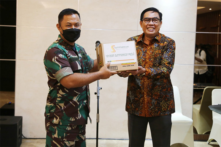 gallery/5284/Penyerahan-Bantuan-kepada-Kodam-Jaya-02.jpeg